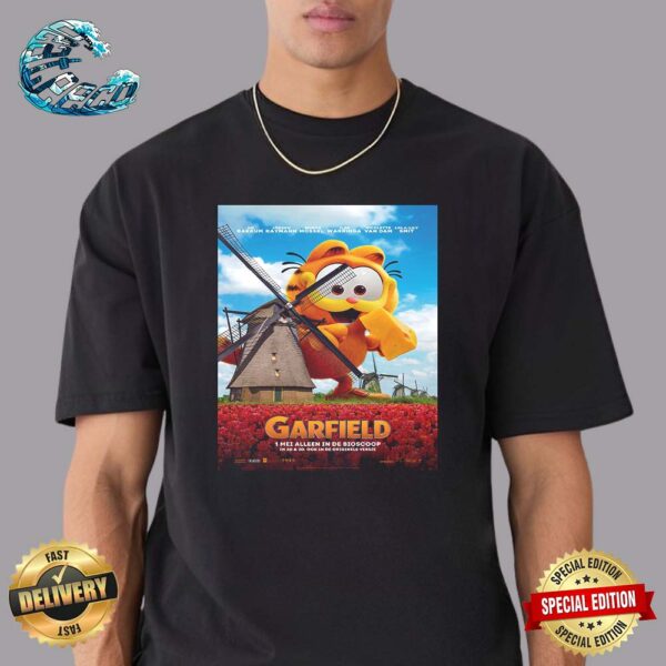 New International Poster For The Garfield Movie Releasing In Theaters On May 24 Unisex T-Shirt