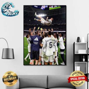 Real Madrid Tribute To Toni Kross In His Last Game At Santiago Bernabeu Stadium Home Decor Poster Canvas