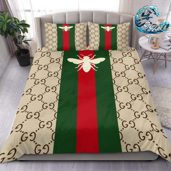 Luxury Gucci Big Symbol With White And Navy Background And Bedding Set ...